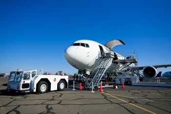 AVION CARGO CHARGEMENT JJ